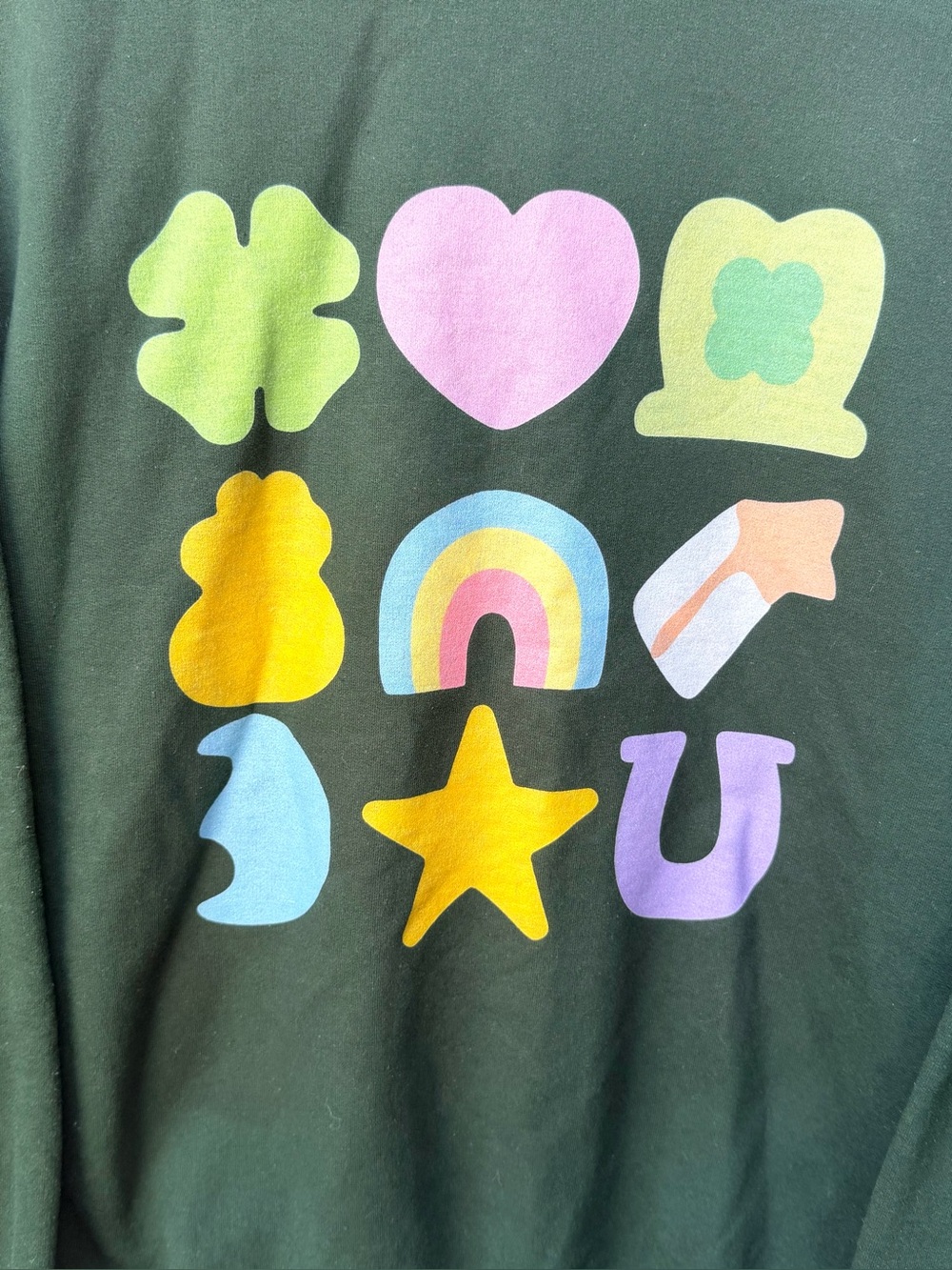 Gildan Forest Green Lucky Icons Graphic Crewneck Sweatshirt Women’s Medium